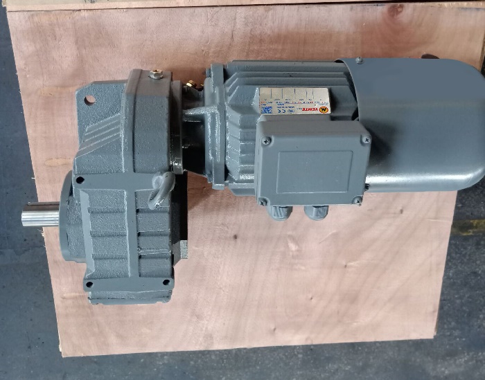 F系列減速機(jī)配電機(jī) F系列減速機(jī)配電機(jī)