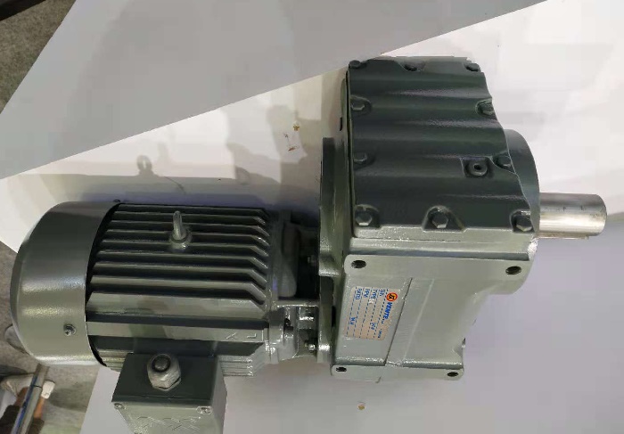 F系列平行軸齒輪減速機(jī)配三相電機(jī) F系列平行軸齒輪減速機(jī)配三相電機(jī)