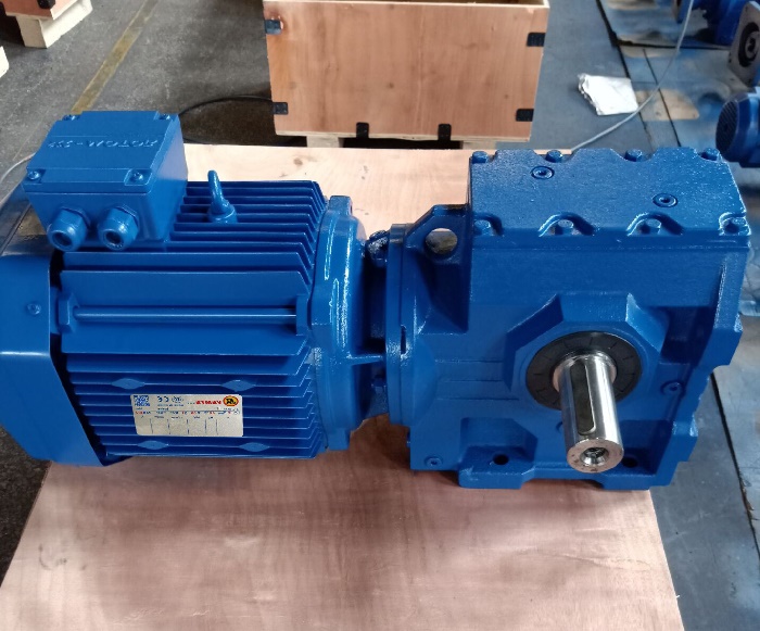 S系列減速機(jī)配電機(jī)用在織帶機(jī)上 S系列減速機(jī)配電機(jī)用在織帶機(jī)上