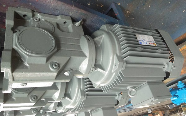 0.55KW電機(jī)減速機(jī),扒胎機(jī)減速機(jī),減速機(jī)電機(jī)選型樣本,550W減速電機(jī) 0.55KW電機(jī)減速機(jī),扒胎機(jī)減速機(jī),減速機(jī)電機(jī)選型樣本,550W減速電機(jī)