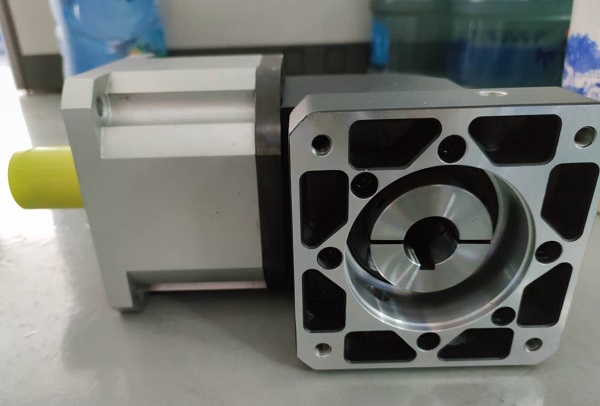 旋轉(zhuǎn)木馬伺服電機(jī)減速機(jī)選型手冊(cè)資料樣本下載,旋轉(zhuǎn)木馬減速機(jī),伺服減速機(jī)選型樣本 旋轉(zhuǎn)木馬伺服電機(jī)減速機(jī)選型手冊(cè)資料樣本下載,旋轉(zhuǎn)木馬減速機(jī),伺服減速機(jī)選型樣本