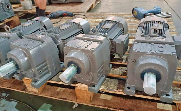 1比6減速電機(jī),1:6減速機(jī),6比減速器,攪拌裝置減速機(jī),速機(jī)選型樣本 1比6減速電機(jī),1:6減速機(jī),6比減速器,攪拌裝置減速機(jī),速機(jī)選型樣本