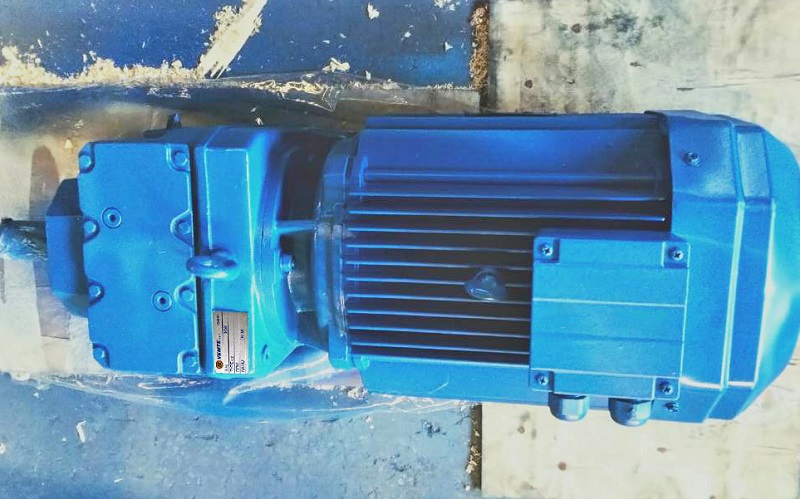 1比10減速電機(jī),1:10減速機(jī),10比減速器,面粉機(jī)減速機(jī),速機(jī)選型樣本 1比10減速電機(jī),1:10減速機(jī),10比減速器,面粉機(jī)減速機(jī),速機(jī)選型樣本