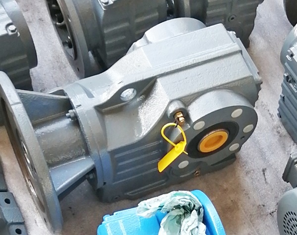 1比17減速電機(jī),1:17減速機(jī),17比減速器,蛟龍減速機(jī),減速機(jī)選型樣本 1比17減速電機(jī),1:17減速機(jī),17比減速器,蛟龍減速機(jī),減速機(jī)選型樣本