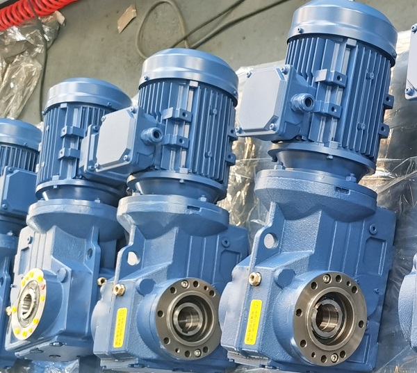 1比70減速電機(jī),1:70減速機(jī),70比減速器,加藥機(jī)減速機(jī),減速機(jī)樣本 1比70減速電機(jī),1:70減速機(jī),70比減速器,加藥機(jī)減速機(jī),減速機(jī)樣本