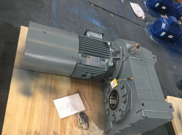 1比90減速電機(jī),1:90減速機(jī),90比減速器,裝箱機(jī)減速機(jī),減速機(jī)樣本 1比90減速電機(jī),1:90減速機(jī),90比減速器,裝箱機(jī)減速機(jī),減速機(jī)樣本