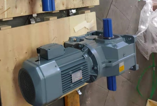 擠出機(jī)減速機(jī)選型手冊資料樣本下載,擠出機(jī)減速電機(jī),減速機(jī)樣本 擠出機(jī)減速機(jī)選型手冊資料樣本下載,擠出機(jī)減速電機(jī),減速機(jī)樣本