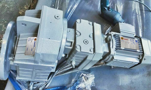 1:119減速機(jī),1比119減速電機(jī),119比減速器,木材破碎機(jī)減速電機(jī),減速機(jī)樣本 1:119減速機(jī),1比119減速電機(jī),119比減速器,木材破碎機(jī)減速電機(jī),減速機(jī)樣本