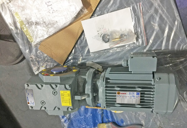 1比125減速電機(jī),1:125減速機(jī),125比減速器,鏈輪鏈條傳動減速電機(jī) 1比125減速電機(jī),1:125減速機(jī),125比減速器,鏈輪鏈條傳動減速電機(jī)