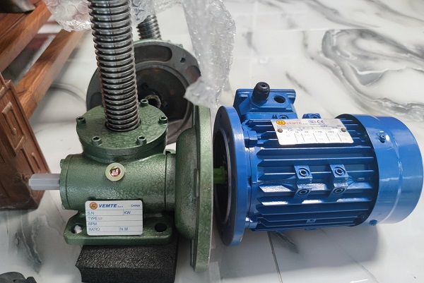 蝸輪絲桿升降機(jī)減速機(jī)電機(jī)選型手冊資料樣本下載,蝸輪絲桿升降機(jī)減速電機(jī),減速機(jī)樣本 蝸輪絲桿升降機(jī)減速機(jī)電機(jī)選型手冊資料樣本下載,蝸輪絲桿升降機(jī)減速電機(jī),減速機(jī)樣本