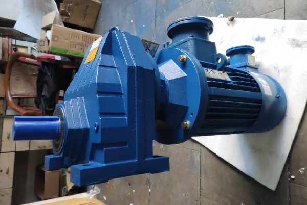 立柱碼垛機減速機,4KW減速電機,RX系列斜齒輪減速機,減速器型號對照表 立柱碼垛機減速機,4KW減速電機,RX系列斜齒輪減速機,減速器型號對照表