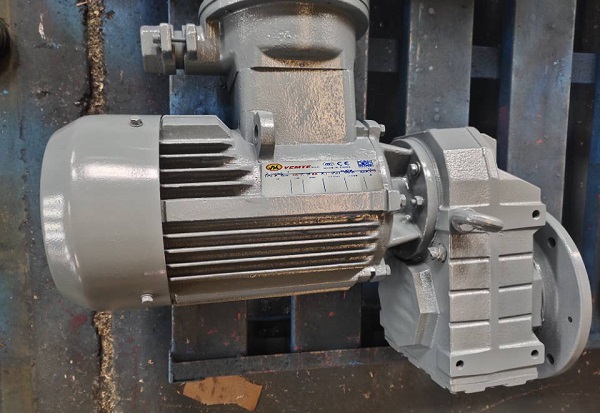 2109223 (104) 2109223 (104)