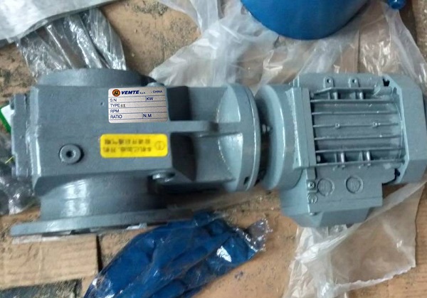 斗輪機(jī)減速機(jī),2.2KW電機(jī)減速機(jī),2200W減速電機(jī) 斗輪機(jī)減速機(jī),2.2KW電機(jī)減速機(jī),2200W減速電機(jī)