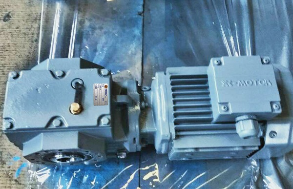 陶瓷土粉磨機(jī)減速機(jī),5KW電機(jī)減速機(jī),5000W減速電機(jī) 陶瓷土粉磨機(jī)減速機(jī),5KW電機(jī)減速機(jī),5000W減速電機(jī)