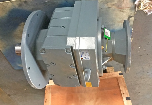 圓角機(jī)減速機(jī),6KW伺服電機(jī)減速機(jī),6KW減速電機(jī) 圓角機(jī)減速機(jī),6KW伺服電機(jī)減速機(jī),6KW減速電機(jī)