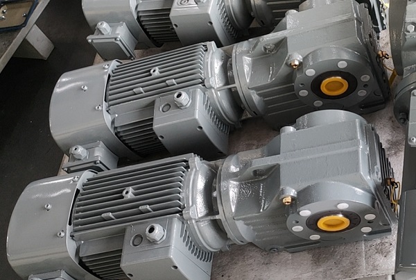 輪胎煉油設備減速機,66KW電機減速機,減速電機組合 輪胎煉油設備減速機,66KW電機減速機,減速電機組合