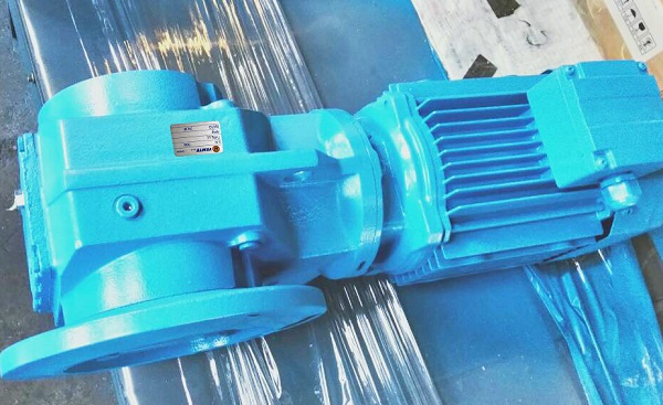 廢鐵打包機(jī)減速機(jī),82KW電機(jī)減速機(jī) 廢鐵打包機(jī)減速機(jī),82KW電機(jī)減速機(jī)