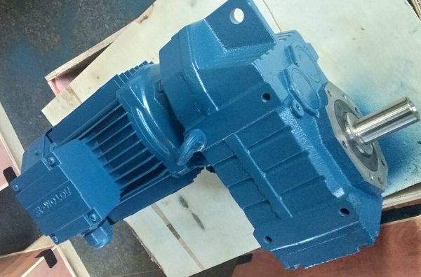 木材粉碎機(jī)減速機(jī),88KW電機(jī)減速機(jī),減速電機(jī)組合選型 木材粉碎機(jī)減速機(jī),88KW電機(jī)減速機(jī),減速電機(jī)組合選型