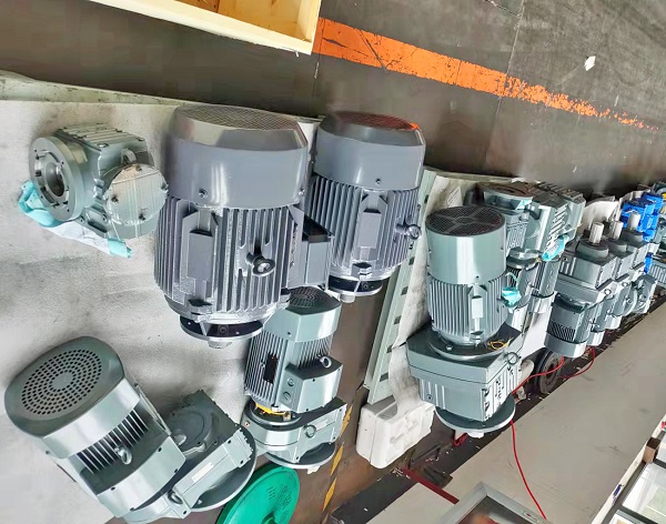 1轉(zhuǎn)每分鐘減速機,200NM減速電機,1RPM/min減速器 1轉(zhuǎn)每分鐘減速機,200NM減速電機,1RPM/min減速器