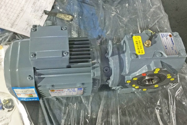 28轉(zhuǎn)的減速機,3200NM蝸輪蝸桿減速電機,一分鐘28圈的減速電機 28轉(zhuǎn)的減速機,3200NM蝸輪蝸桿減速電機,一分鐘28圈的減速電機