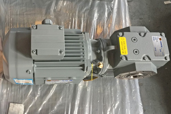 一分鐘32轉(zhuǎn)的減速機(jī),32圈每分鐘蝸輪蝸桿減速機(jī),蝸輪減速器選型 一分鐘32轉(zhuǎn)的減速機(jī),32圈每分鐘蝸輪蝸桿減速機(jī),蝸輪減速器選型