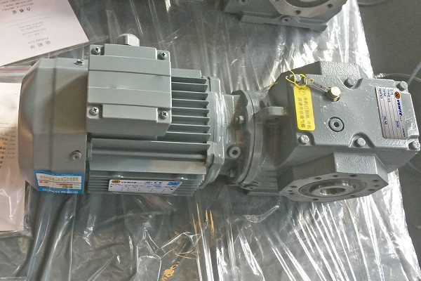 S系列減速機尺寸圖 S系列減速機尺寸圖