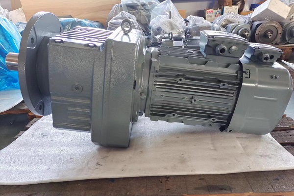 4KW電機(jī)含減速機(jī),4000W減速機(jī)帶電機(jī)型號(hào)選型,RF系列減速機(jī) 4KW電機(jī)含減速機(jī),4000W減速機(jī)帶電機(jī)型號(hào)選型,RF系列減速機(jī)