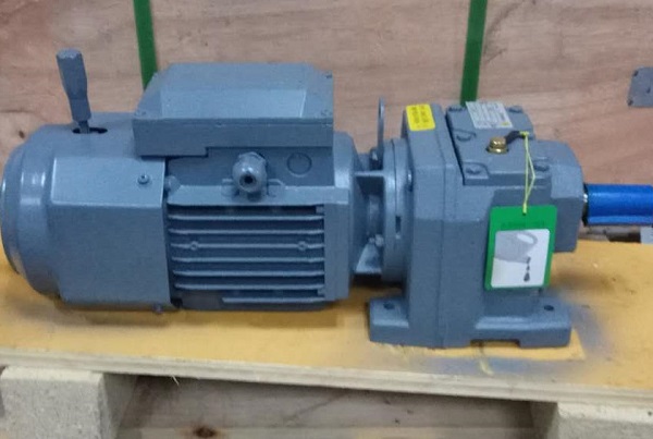 STR24減速機(jī),STRF24減速器型號(hào)圖紙 STR24減速機(jī),STRF24減速器型號(hào)圖紙