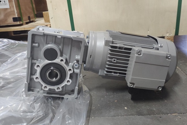 筆記本組裝線(xiàn)減速機(jī),TKM減速機(jī),TKM48-200-YS8026-550W減速電機(jī) 筆記本組裝線(xiàn)減速機(jī),TKM減速機(jī),TKM48-200-YS8026-550W減速電機(jī)