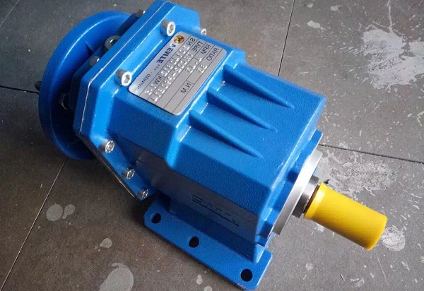 篩選機(jī)減速機(jī),TRC01減速機(jī),TRCF01減速電機(jī) 篩選機(jī)減速機(jī),TRC01減速機(jī),TRCF01減速電機(jī)