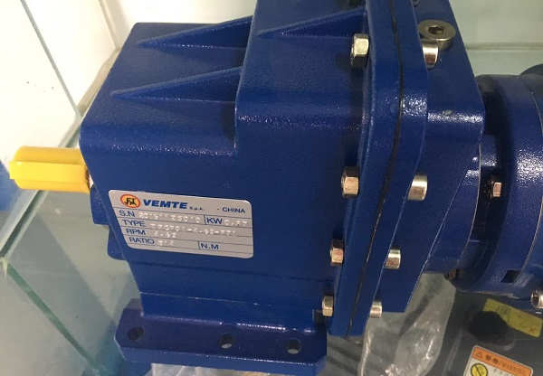 玻璃加工設(shè)備減速機(jī),TRC04減速電機(jī),TRCF04減速器 玻璃加工設(shè)備減速機(jī),TRC04減速電機(jī),TRCF04減速器