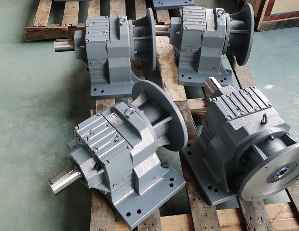 RB0/XR2擺線(xiàn)齒輪減速電機(jī) RB0/XR2擺線(xiàn)齒輪減速電機(jī)